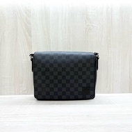 LV黑灰棋盤格帆布District PM郵差包N42710