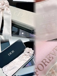 包郵 *#😎滿三件享額外折扣 💕Dior beauty💕 絲緞髮圈 配長絲帶及金絲面精美金絲化妝盒（可自行改造成首飾盒）