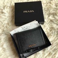 Prada 黑色蝴蝶結金色立體LoGo 釦式短夾