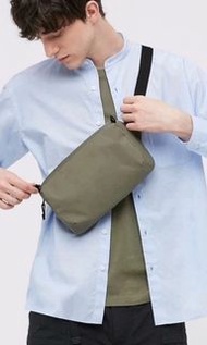 UNIQLO日系卡其色腰包 側背包 胸包 小包包 隨身包 uniqlo 日系 文青風 斜背包