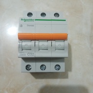 Mcb 3P C32 32A Domae Schneider Original