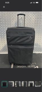 for rent not for sale： 行李箱出租：90% 新 意大利著名品牌 Valentino Ruby 30 吋可擴展行李箱； 90% new  Italian brand Valenti