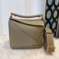 [ 櫃價$128000 ]Loewe Puzzle小號 灰綠色牛皮 好好看
