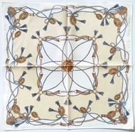 Fendi 古董絲巾  經典繩結、流蘇與金色飾牌 20 x 19.5 英吋