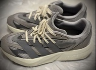 粗用抵穿 Adidas lightblaze Atr