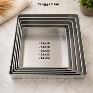 1 set contains 5 square baking pans measuring 16x16 18x18 20x20 22x22 and 24x24, height 6 and 7 cm b