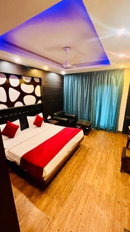 Hotel Himshri Mall Road By Ovata 