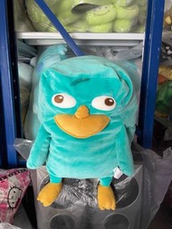 ‼️‼️看最後一圖落單 文盲黑名單‼️‼️ 日本全新正版鴨嘴獸泰瑞攬枕 安撫公仔 紙巾套 多功能💚 ✨由於其中一個功能係放紙巾，所以填充不會太實心飽滿，用來做大人安撫公仔/攬枕，攬攬真的一流！ 尺寸：