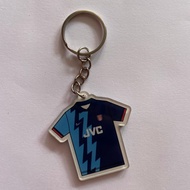 GANTUNGAN ARSENAL AWAY JERSEY KEYCHAIN - RDSTORE