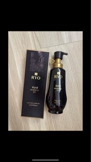 全新貨裝 呂 - 極蔘潤黑補髮洗髮液(350毫升)， 集中修護預防脫髮，讓髮根更強韌有生機，散發頭髮原本的美麗潤黑光澤， 售$239