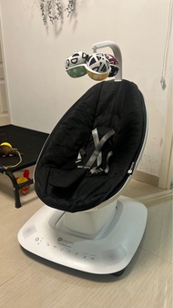 4MOMS MAMAROO 5.0 嬰兒電動搖椅 - 黑色