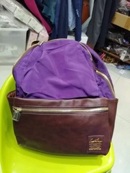 Legato Largo多口袋收納金屬感微光澤拼接皮革後背包