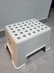 IKEA 白色矮凳 #凳仔 #兒童椅 #chair #stool #浴室 #宜家