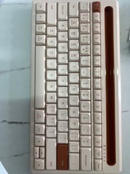 9成新，復古無線藍牙鍵盤