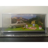 Diecast 1:43 Diorama Car Model