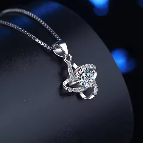 18K white gold and platinum PT950 necklace women's fashionable and versatile four-leaf clover windmi