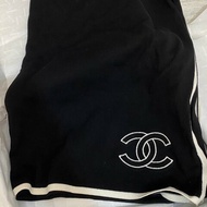 冬天買不到 Chanel 2024 經典款黑白配色滾邊圍巾