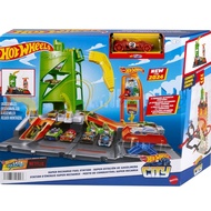 HTN79 HOT WHEELS SUPER RECHARGE FUEL STATION