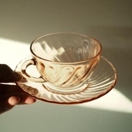 復古法國 Arcoroc 粉紅色玻璃杯碟 咖啡杯/ 茶杯