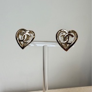 近全新CHANEL 香奈兒夾式淡金色雙C logo爆款愛心耳環耳夾