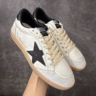 🤩必備復古做舊小髒鞋🤩 Golden Goose Ball Star經典黑星白款百搭休閒板鞋 | 頭層真皮鞋面 | 復古做舊工藝 | 男女同款 | 意大利原產|