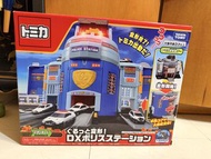 Takara Tomy Tomica World - 變形DX警察局