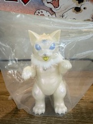 白色毛毛頸巾 搪膠 小夏屋 小夏貓 KAIJU NEGORA 化貓怪獸 sofubi