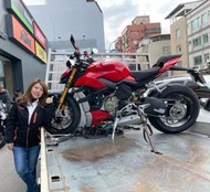 敏傑康妮 賀交車！Ducati 最新街頭霸王 Street Fighter V4S 霸氣交車～恭喜偉哥