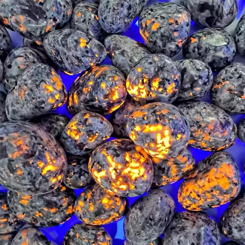 Natural Bright Yooperlites Flamestone UV Glowing Crystal Stone FireStone Fluorescent Sodalite Flame 