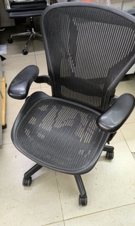 正常 Herman Miller ae123awb Aeron ergonomic office mesh Chair Size B  美國頂級人體工學椅 電腦椅 辦公椅 會議椅 升降功能 彈弓背 移