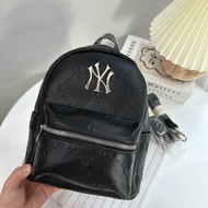 กระเป๋าแบรนด์ MLB กระเป๋าเป้ วัสดุหนังนิ่ม ขนาด : ยาว8” x สูง9”