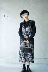 設計手作-復古緹花織紋深藍厚磅牛仔吊帶長裙