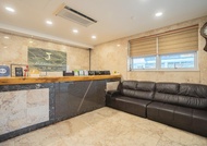 เจ2 แฟมิลี โฮเต็ล (J2 Family Hotel)