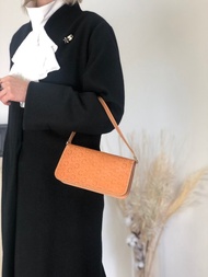 【日本直送 名牌中古包】CELINE 賽琳 C 馬車圖案 側肩包 駝色 皮革 半月形肩背包 vintage