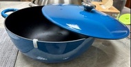 LE CREUSET 琺瑯鑄鐵媽咪鍋32cm (藍色-鋼頭-內鍋黑)