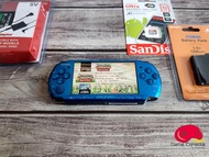 SET PSP รุ่น 2000 - 3000 เล่นเกมผ่านเมม ลงเกมใส่เมม 32 GB ได้ประมาน 28-40 เกม แล้วแต่ขนาดไฟล์เกม เลื