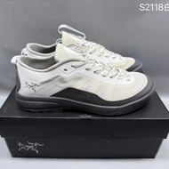 Arc'teryx Konseal LT 白色運動鞋