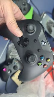 XBOX one 遊戲機 + 1 手掣controller