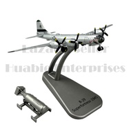 1:300 Scale B-29 Superfortress Bomber Aircraft 1945 Metal Diecast Model with LittleBoy Plastic Model