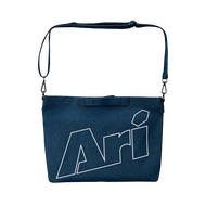 กระเป๋าสะพายข้าง ARI SHOULDER BAG ของแท้ สกรีนชื่อได้ มีถุงผ้า