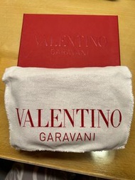 Valentino Garavani 紅色鉚釘卡片銀包