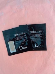 Dior 恆久貼肌柔霧粉底液