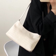 BAGUETTE BAG VINTAGE SHOULDER BAG