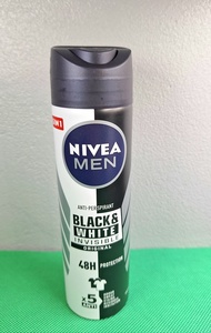 NIVEA นีเวีย เมน แบล็ค แอนด์ ไวท์ อินวิซิเบิ้ล สเปรย์ลดเหงื่อและระงับกลิ่นกาย 150 มล. NIVEA MAN Black &amp; White Invisible Spray 150 ml.