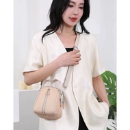 B-938 Shoulder Bag With Fabric Pattern A Lot Of Zipper Very Good Work Large Capacity Smooth With Thi