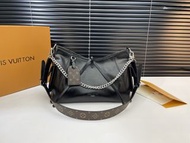 LOUIS VUITTON 路易威登 Coussin PM 鏈條袋 黑色皮革 26 x 20 x 12 cm