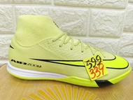 Nike（平底足球鞋）