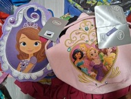 全新香港迪士尼Disneyland Sofia 長髮公主 belle睡公仔手袋2個