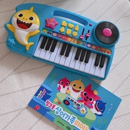 PinkFong Baby Shark Family Piano