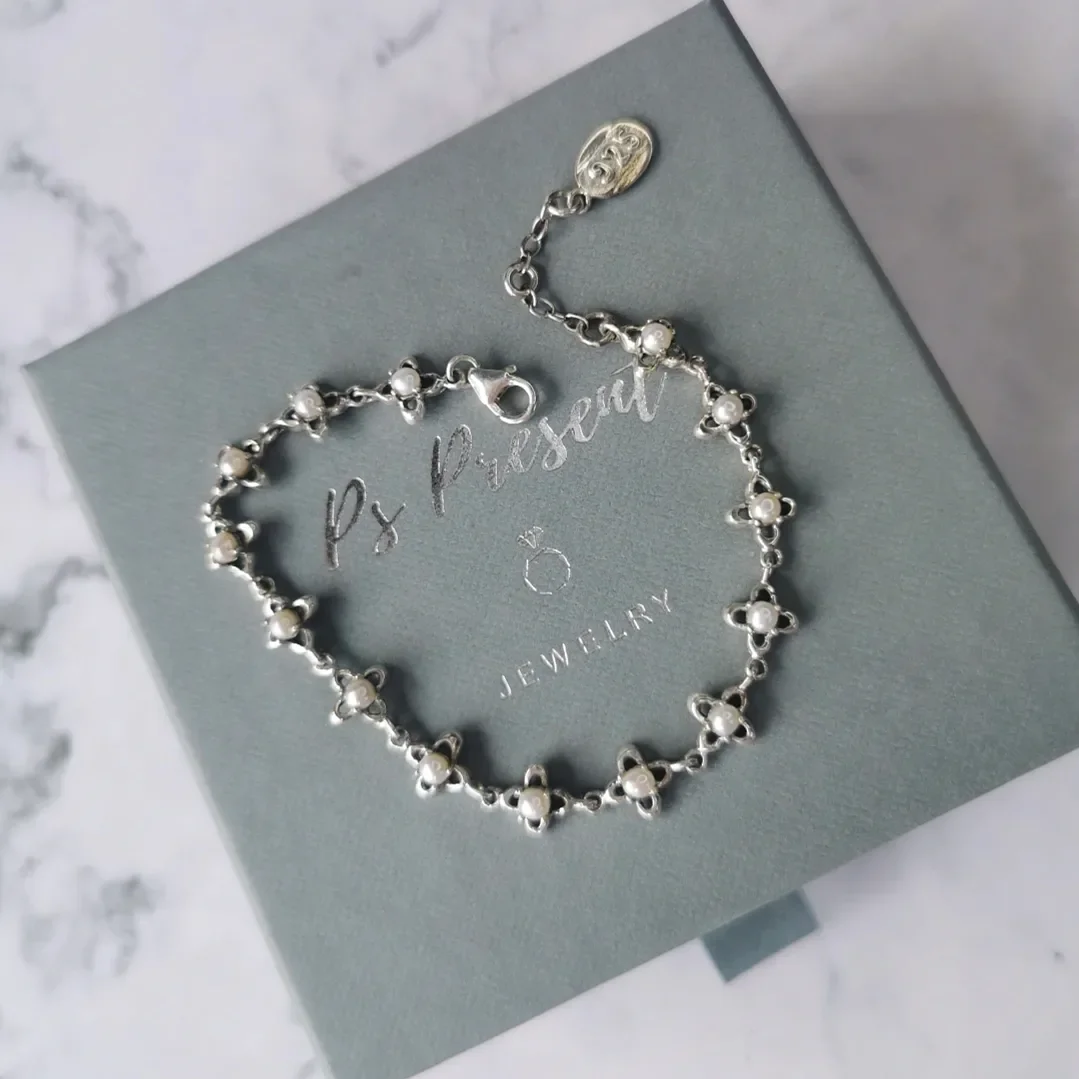 Pearl Minimal Bracelet สร้อยข้อมือไข่มุกแท้ แบบมินิมอล ตัวเรือนเงินแท้ 925